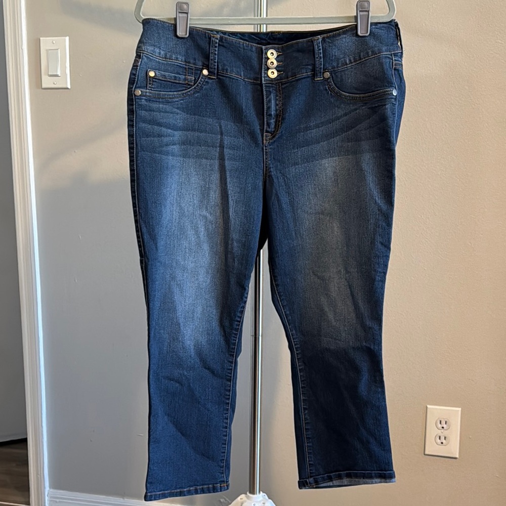 Torrid Blue Cropped Ankle Jeans with Classic Denim Style